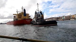 Atraque de un barco en Santander