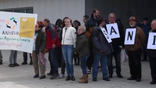 Abrazo reivindicativo al Hospital Tres Mares