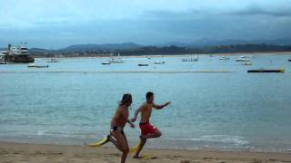 Carrera con aletas por la playa (Santander)