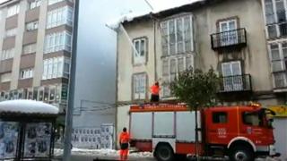 Los bomberos del 112 de Reinosa retiran las viseras