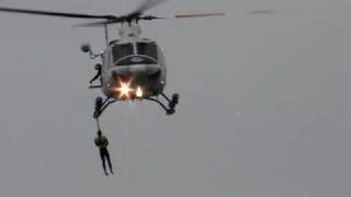 Rescate marítimo en Comillas, con helicóptero del 112