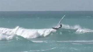 Windsurf en la playa de Valdearenas (Liencres)